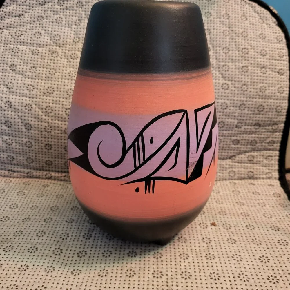 Vintage Navajo Native American Vase Artist Hand Signed USA. Pottery